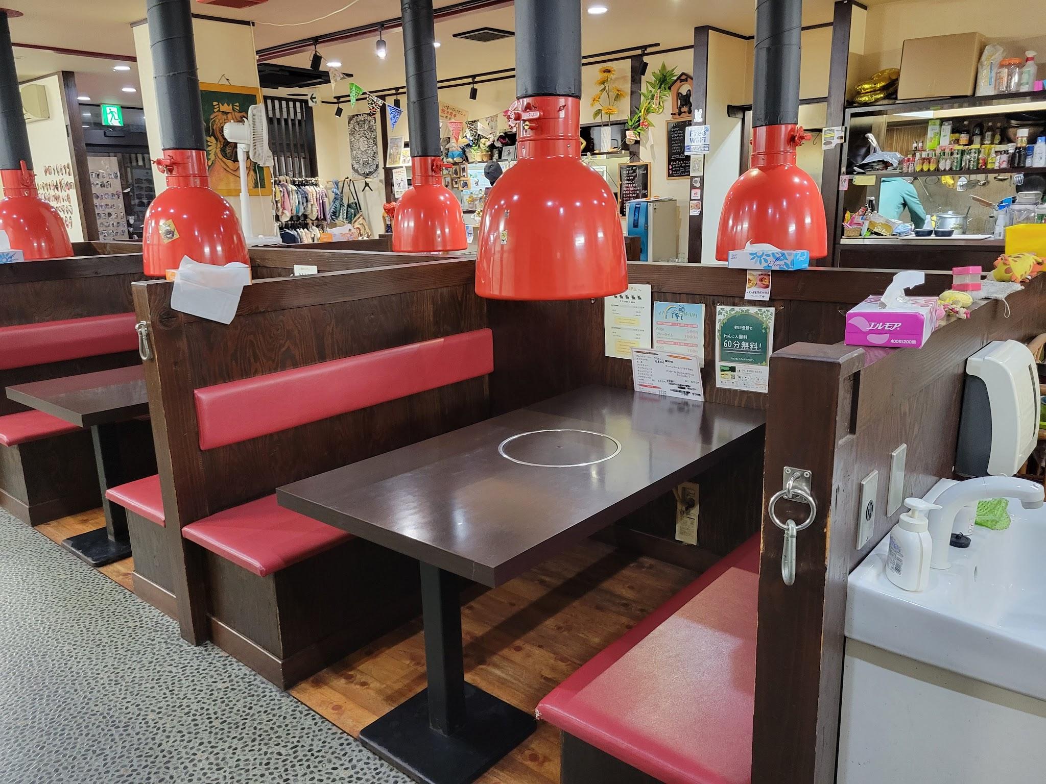 【大阪・東大阪市】夜9時まで営業の室内ドッグラン兼ドッグカフェ『ショウ君パパのドッグカフェ』 わんわんスタジアム